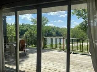 489 Cedar River Rd, Mount Vernon, IA 52314