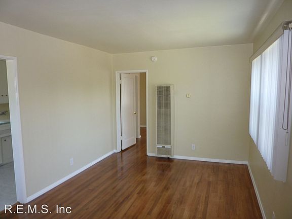 2nd image of 938 S Oak St APT 3