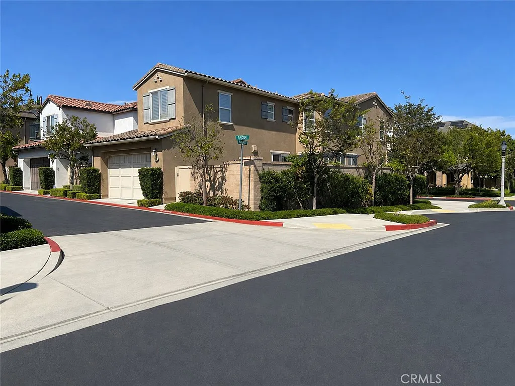 3 bed, 2837 sqft, $6,899 — Photo 2