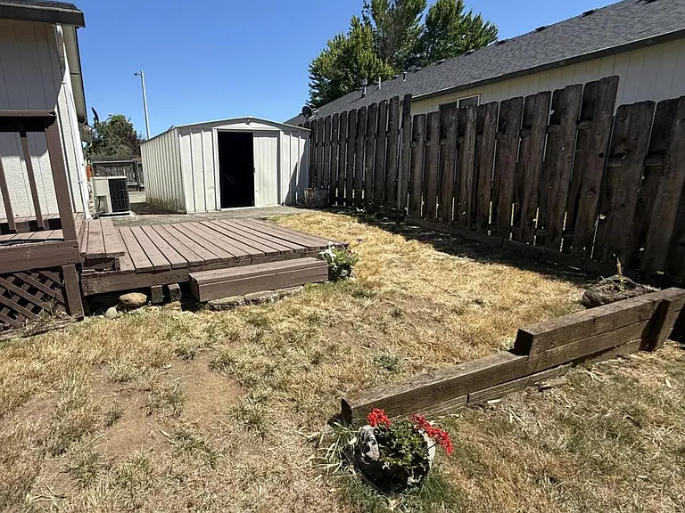214 NE 170th Ave — Photo 32