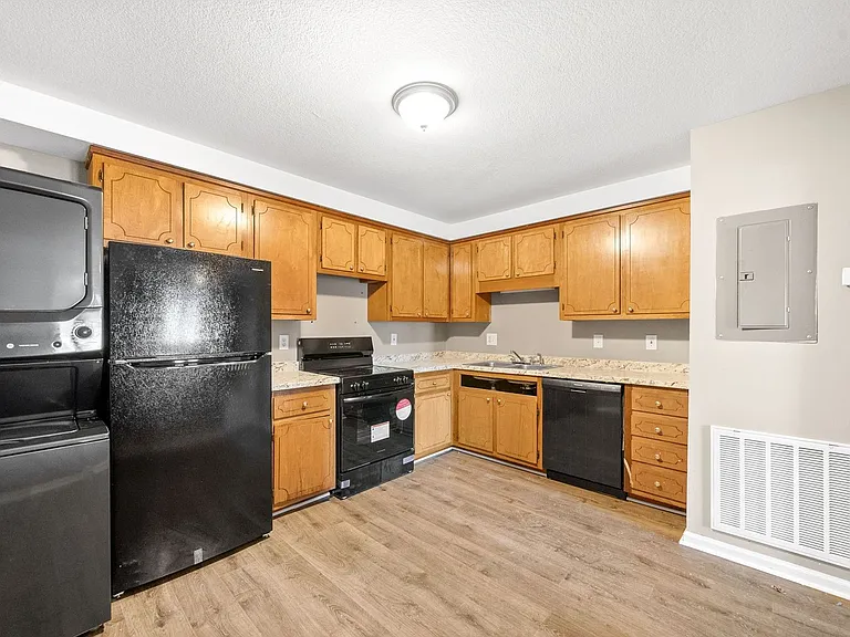 2 Bedroom Apartment For Rent Near Post! — Photo 30