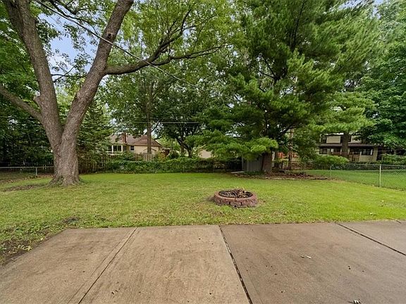 5th image of 9934 England Dr