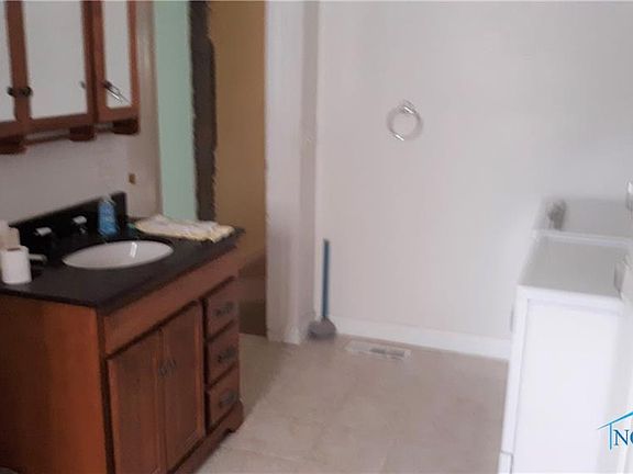 5th image of 1008 S Poplar St