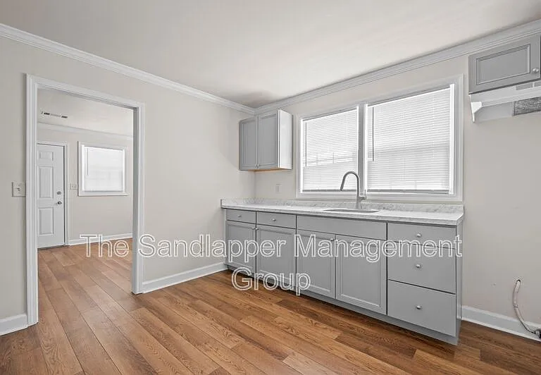 2214 Van Buren Ave #B — Photo 4