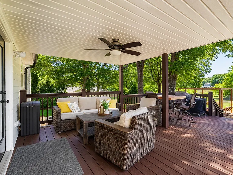 483 Whispering Oaks Dr — Photo 17