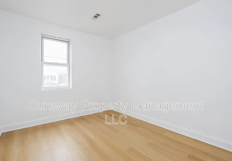 300 Monroe Ave #B — Photo 13
