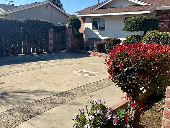 4th image of 3313 Colonial Dr