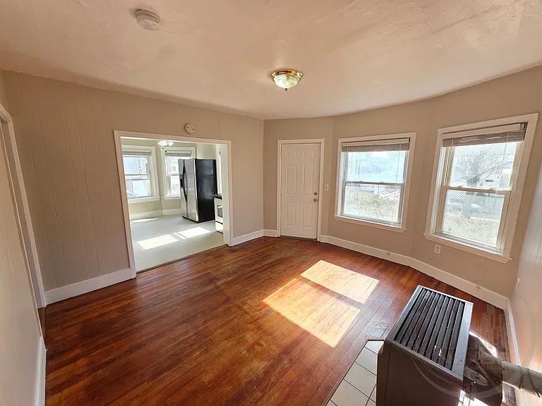 177 Oriole Ave 2ndFlr 2B/1B Carpet SSAppliances PetsOK DblParlor — Photo 12