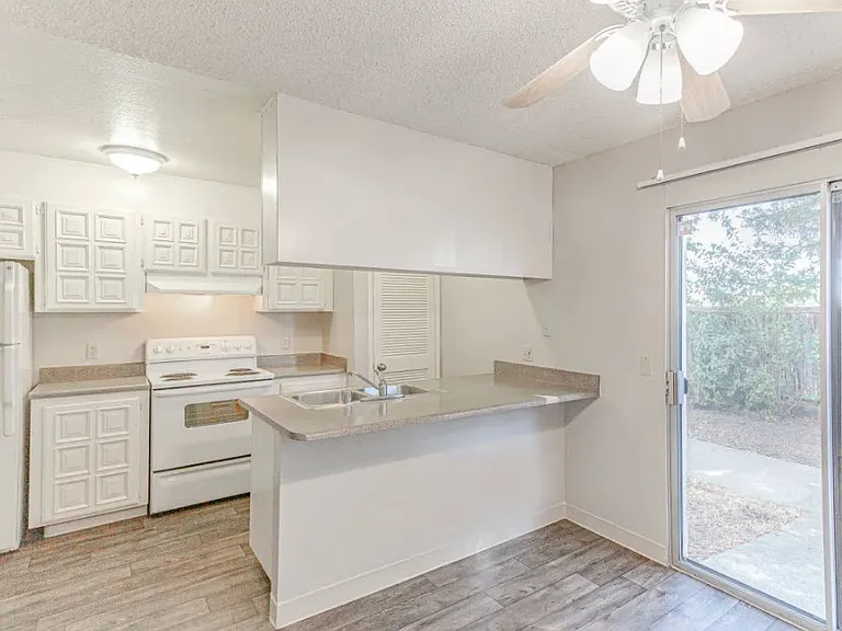 Autumn Oaks Apartments — Photo 2