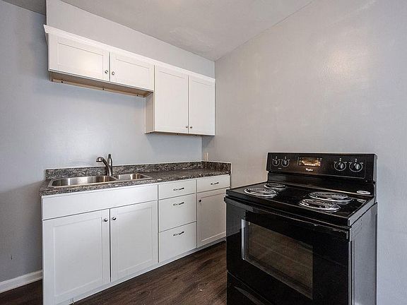 4th image of 2538 Madison Ave