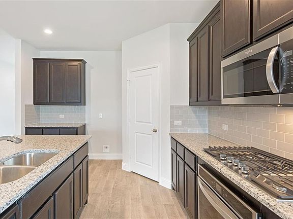 5th image of 1202 Alderwood