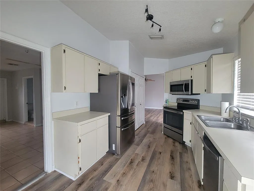 4 bed, 3.0 bath, 1525 sqft, $2,195 — Photo 3