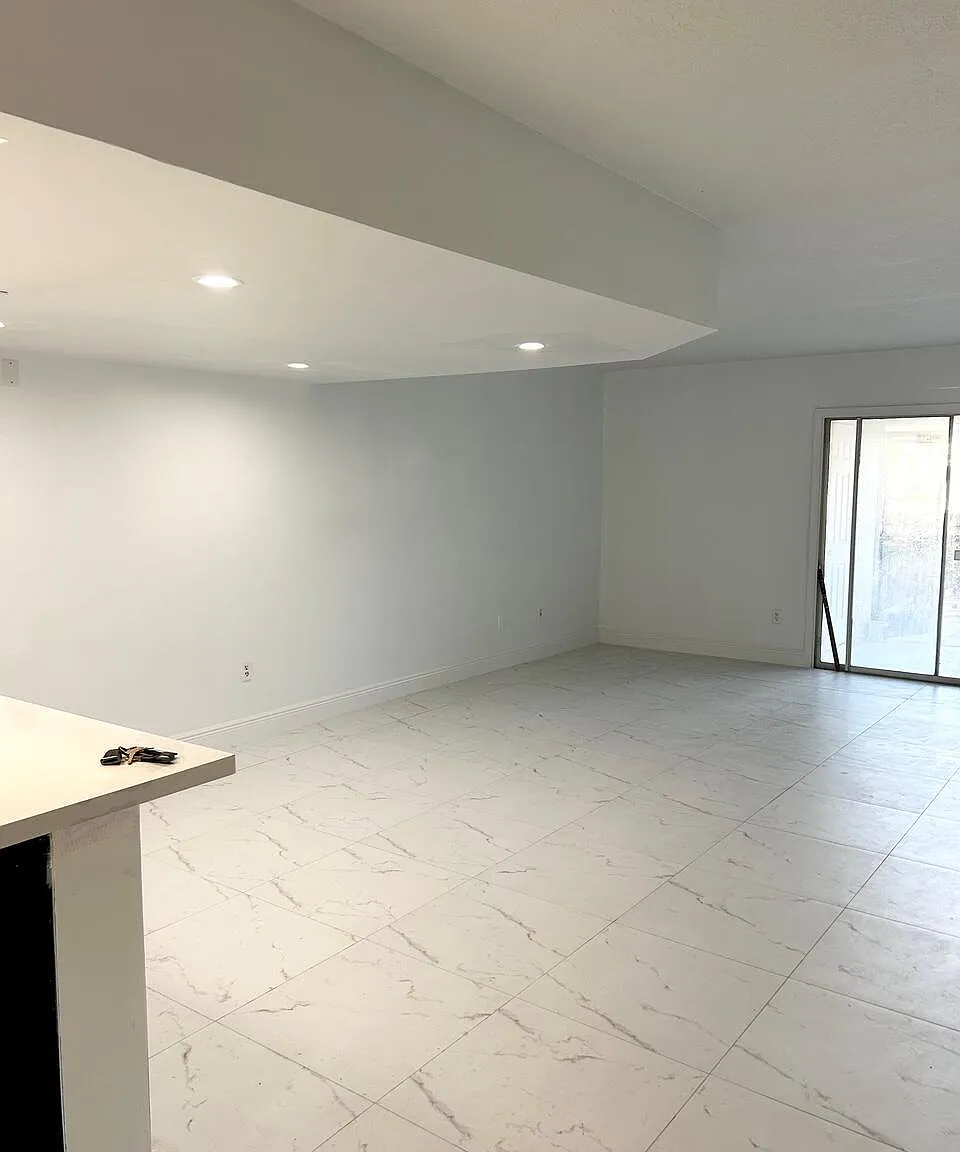 3 bed, 2.5 bath, 1396 sqft, $2,300 — Photo 2