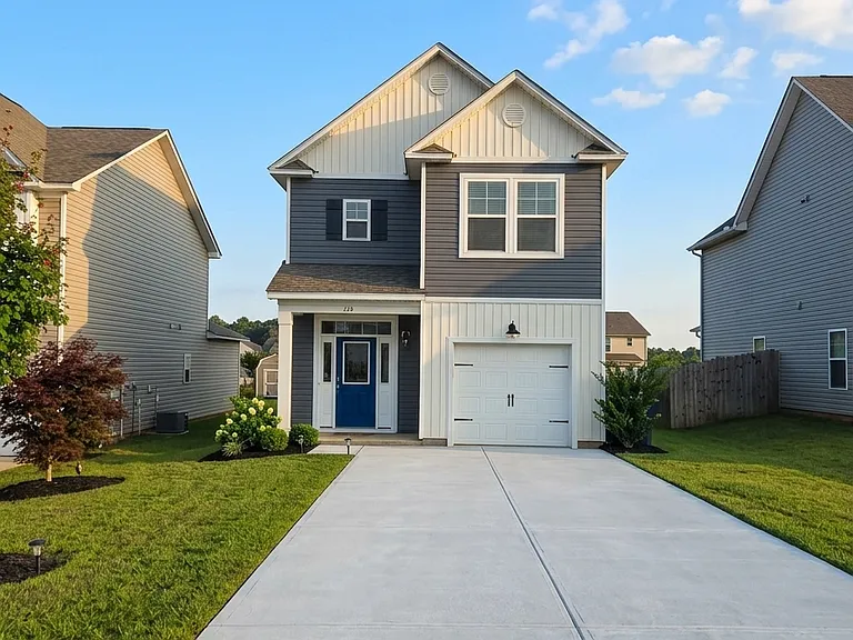 129 Weaver Way — Photo 1