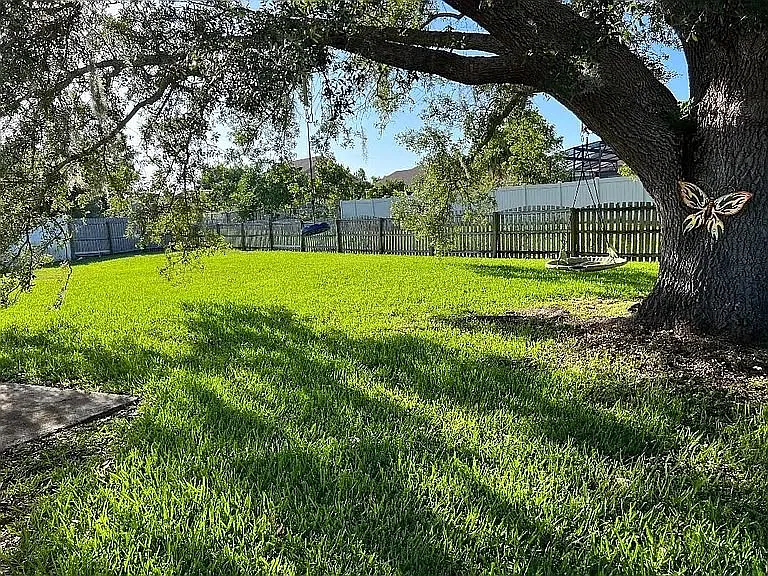 4 bed, 1913 sqft, $2,450 — Photo 2