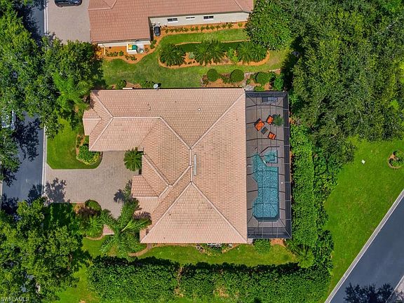 4th image of 1160 Camelot Cir