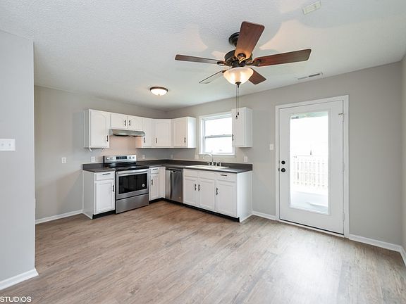 4th image of 10877 Woods Dr