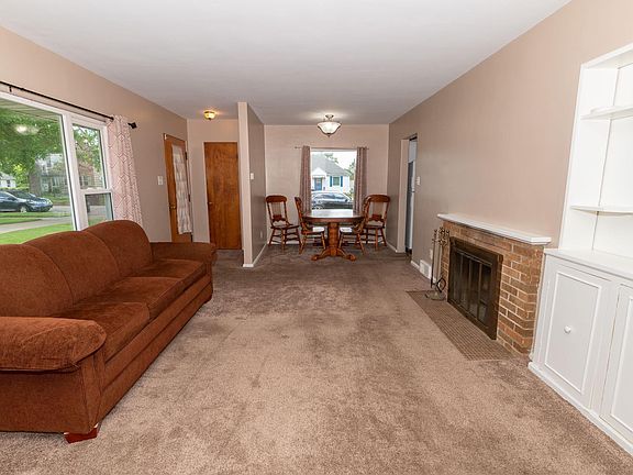 3rd image of 1922 E Fox St