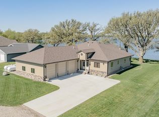 49491 Oak Tree Ln, Jackson, MN 56143