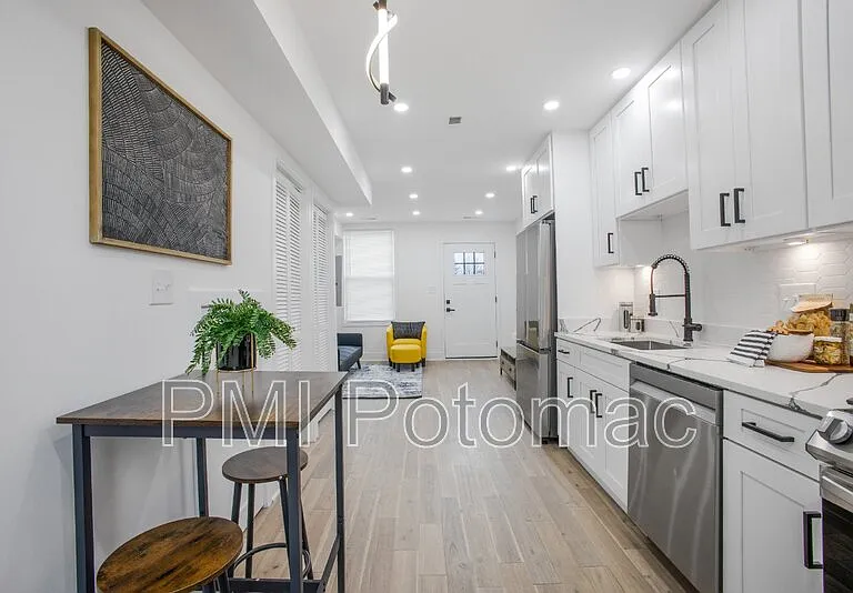 702 19th St NE — Photo 12