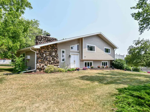 2300 W Avalon Rd, Janesville, WI 53546