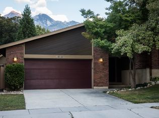 8919 S Easthills Dr, Sandy, UT 84093