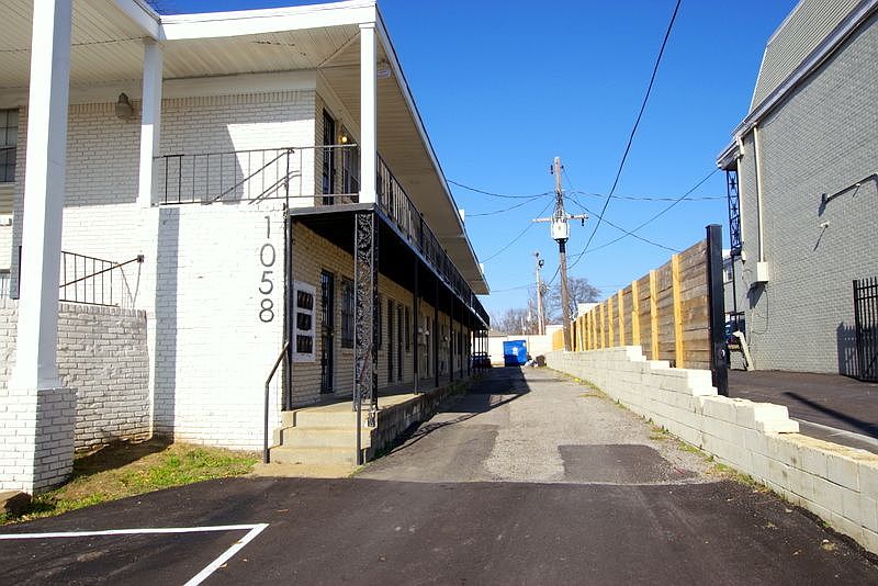 2nd image of 1056 Poplar Ave APT 1