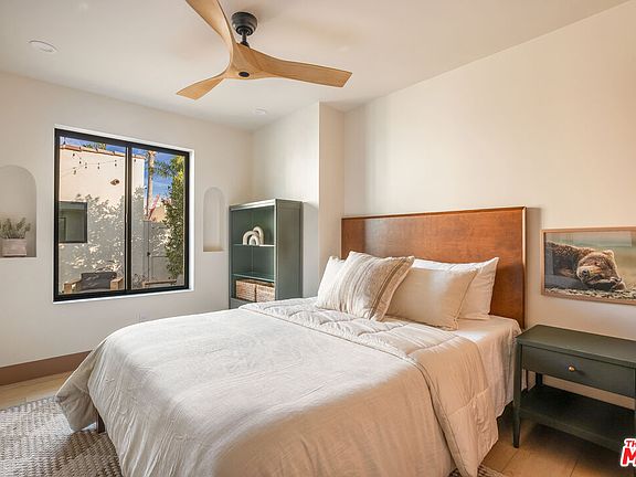 5th image of 1031 1/2 N Havenhurst Dr #1031