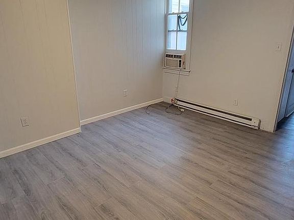 3rd image of 627 N Hartley St