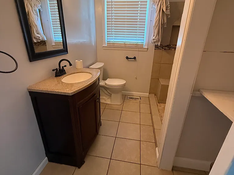 700 Elita Ln — Photo 6