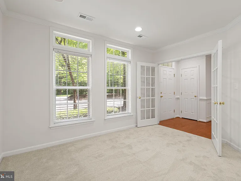 2225 Potomac Club Pkwy — Photo 31