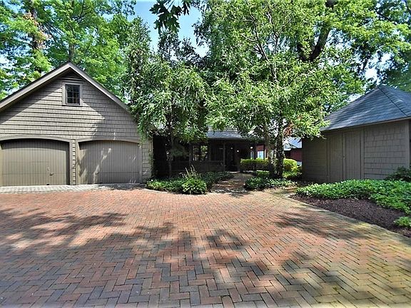 2nd image of 27131 Edgecliff Dr
