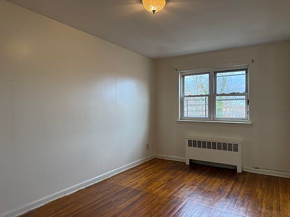 4th image of 947 E 229th St Floor 2