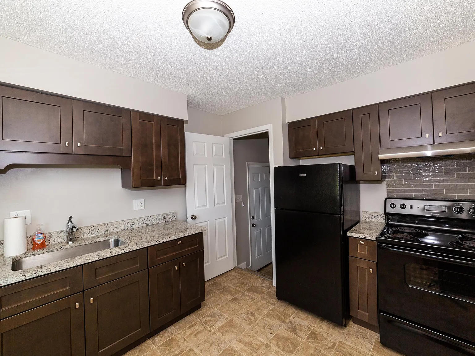 905 Emma Ave — Photo 3