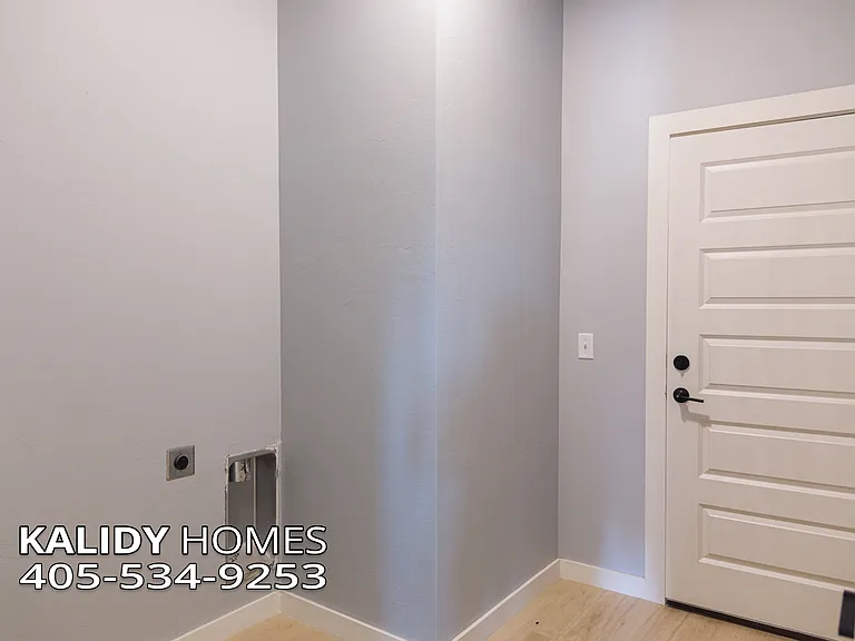 905 S Howard Ave — Photo 19