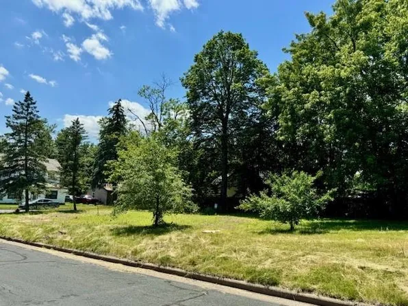 251 Union St, River Falls, WI 54022