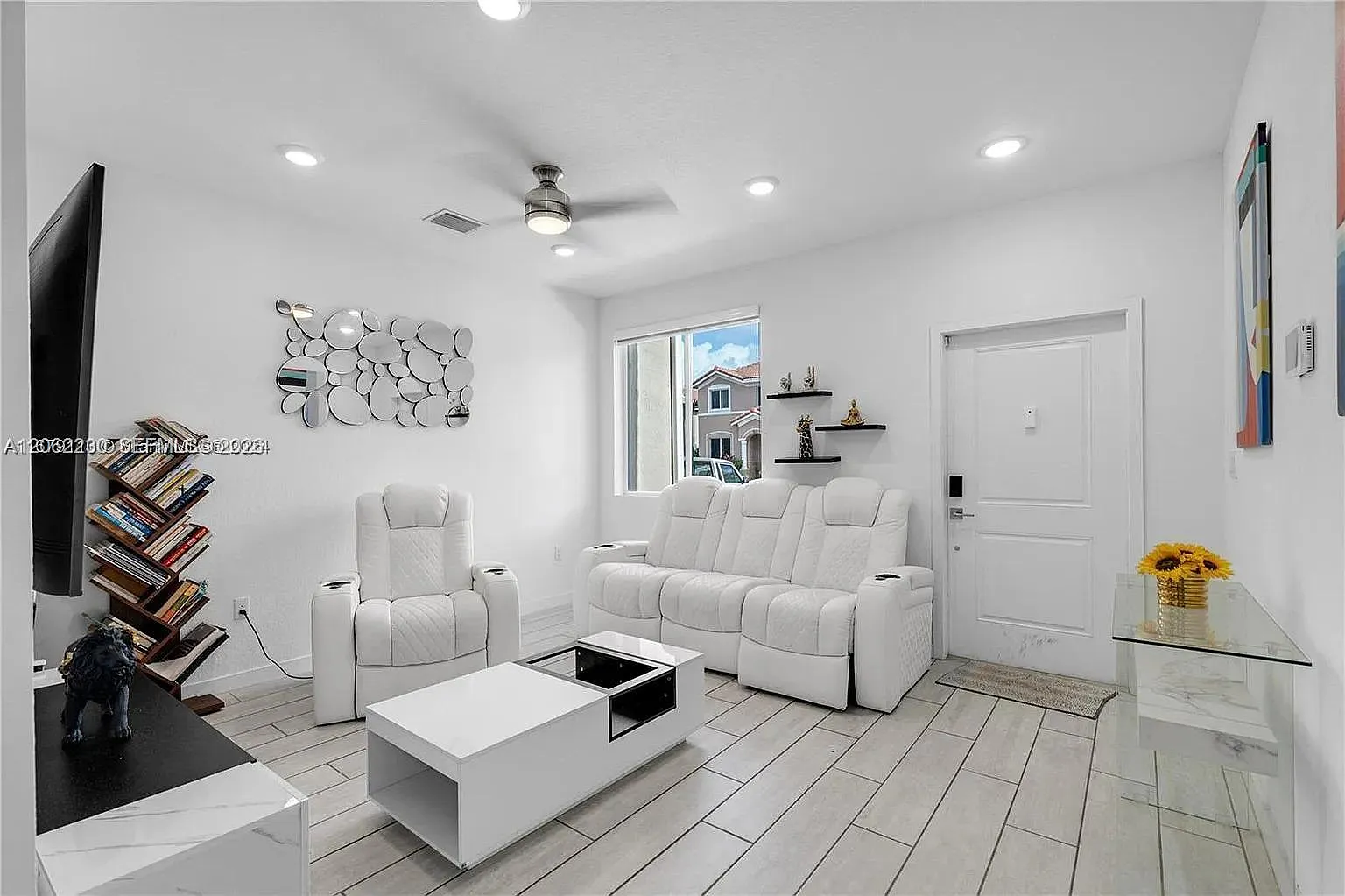 3 bed, 2.5 bath, 1302 sqft, $2,400 — Photo 4