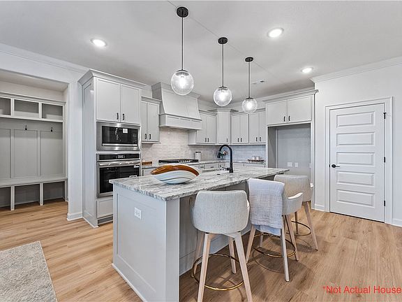 3rd image of 814 Dolcetto St