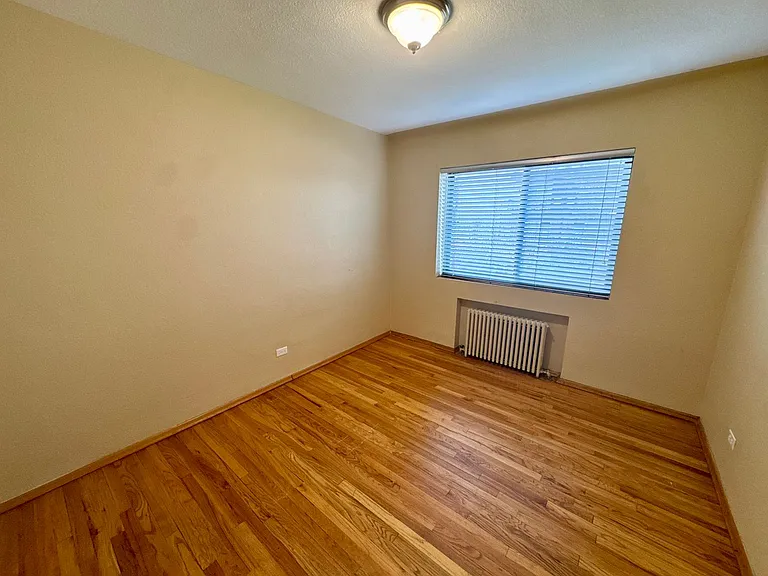 Poplar Apartments — Photo 17