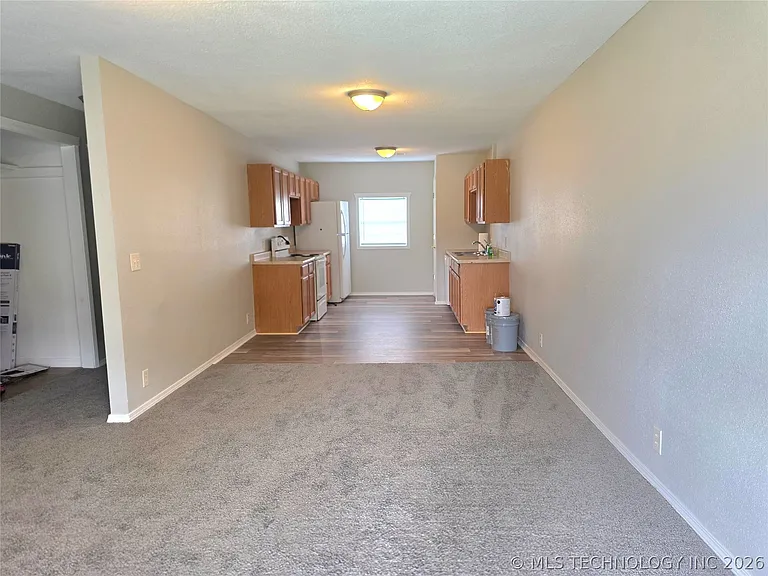 942 N Ross Ave — Photo 3