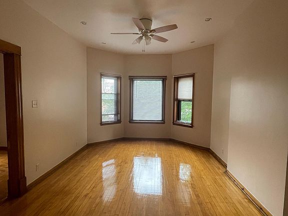 3rd image of 2826 W Melrose St #2