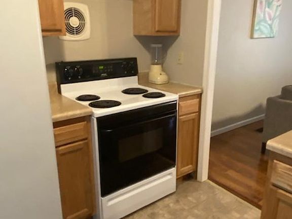 5th image of 152 Hutchinson Dr