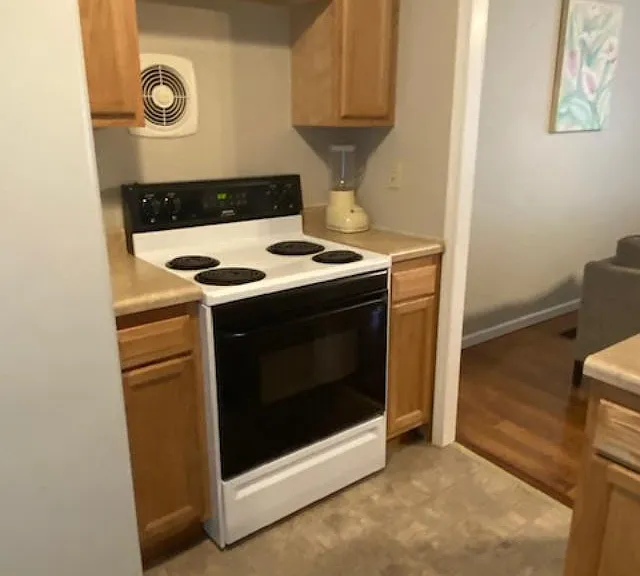152 Hutchinson Dr — Photo 6
