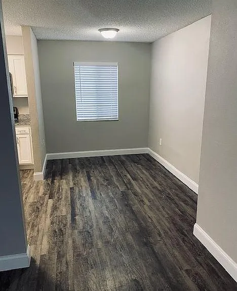 Oakbrook Village Apartments — Photo 21