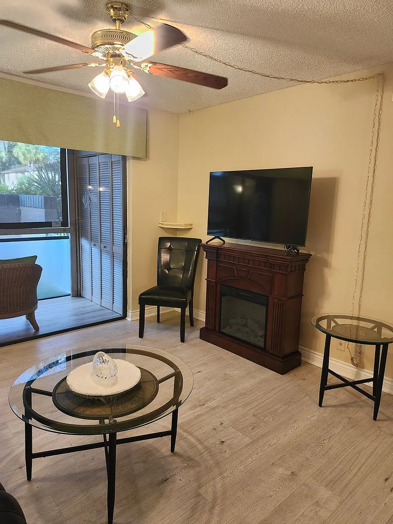 Oaks IV Condominium-First Floor for Seasonal Rent — Photo 3