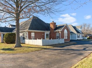 8126 Meadowgreen Pl, Louisville, KY 40299
