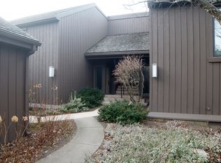 260 Pine Crest Circle #C, Lake Barrington, IL 60010