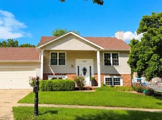 2528 Stillwater Dr, O'Fallon, MO 63368