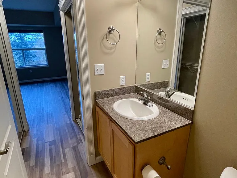 251 W Bakerview Rd #405 — Photo 27