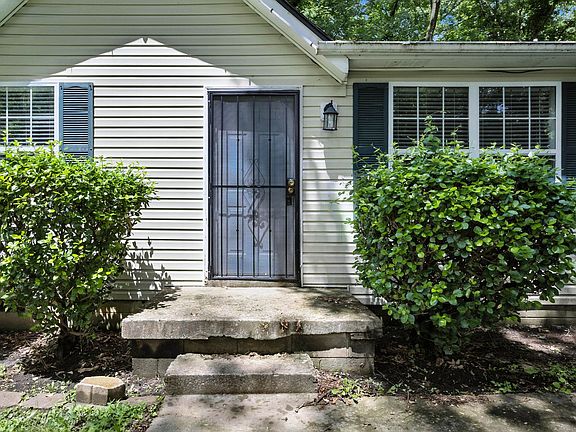 2nd image of 203 Creekside Dr